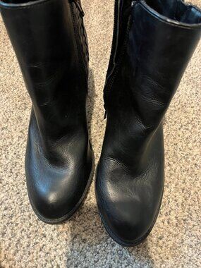 SUGAR BLACK BOOTIES ZIPPER FAUX LEATHER SZ 8.5M
